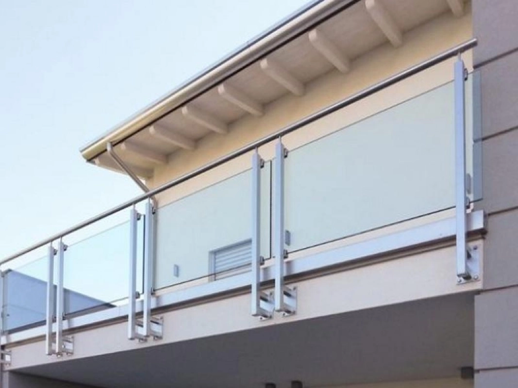 Những Mẫu Lan Can Nhôm Kính Đẹp, Hiện Đại Được Ưa Chuộng